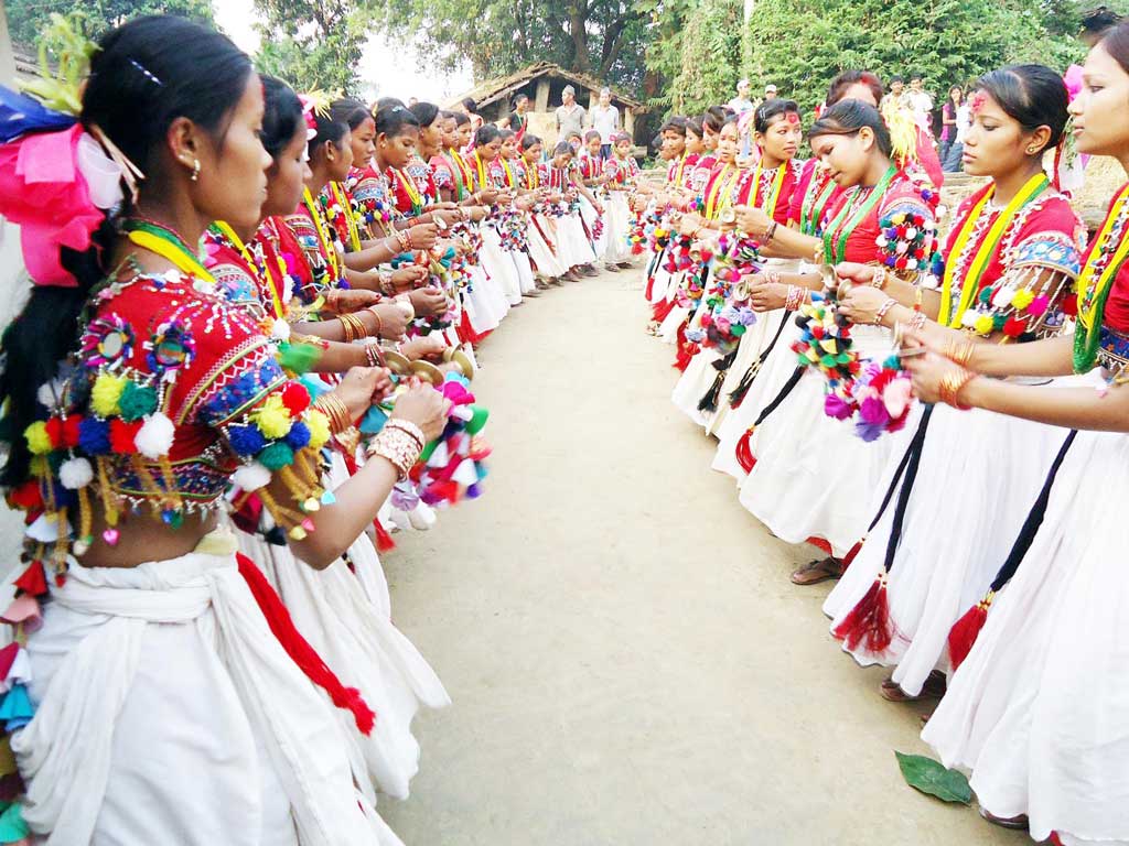थारू बस्तीमा ‘माघी’ को रौनक : कतै हर्ष कतै बिलौना