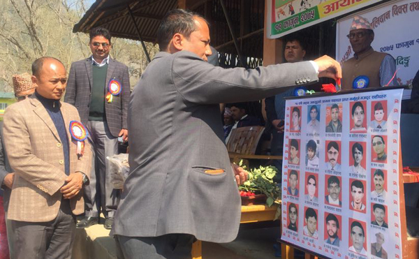 धादिङमा मजदुर वलिदान दिवसः कोटबाडाका शहिद परिवारलाई सम्मान गर्दै यसरी मनाइयो
