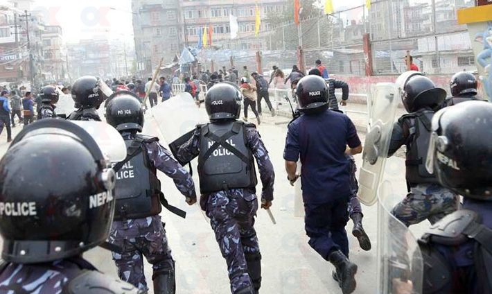 विद्यार्थी संगठन र प्रहरीबिच झडप, क्रान्तिकारीका सचिवको टाउकोमा पाँच टाँका