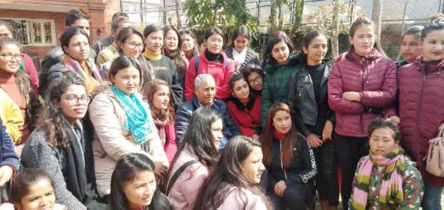 नेविसंघका नेतृहरुले देउवालाई घेरे, यस्तो छ कारण