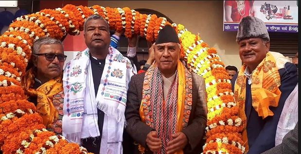 सिमरामा देउवालाई १५१ किलोको माला लगाइदिनुको रहस्य यस्तो छ