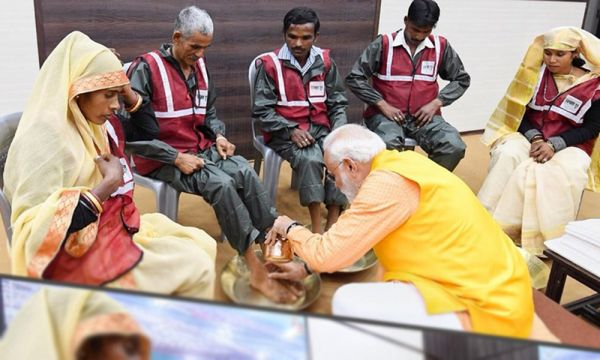 यसरी धोईदिए भारतीय प्रधानमन्त्री नरेन्द्र मोदीले मजदुरका खुट्टा (पुरा भिडिया हेर्नुहोस् )