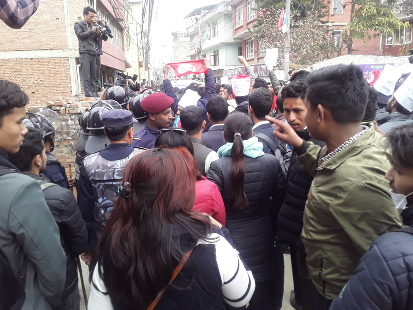 उमेरहदको विषयलाई लिएर नेविसंघको कार्यकर्ताबिच सानेपामा झडप