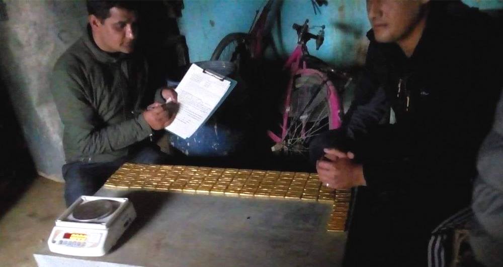 कञ्चनपुरमा बरामद गरिएको सुन राजश्वमा बुझाइयो