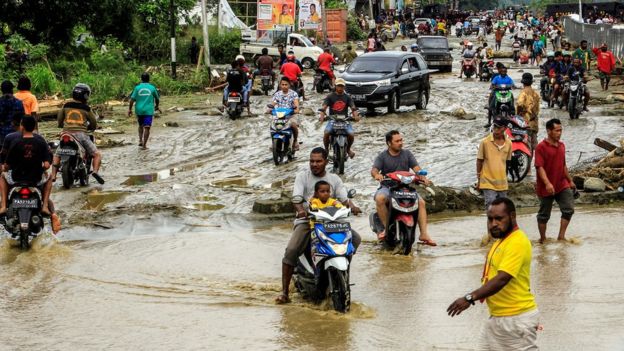 बाढी र पहिरोका कारण इन्डोनेसियामा ७७ जनाको मृत्यु