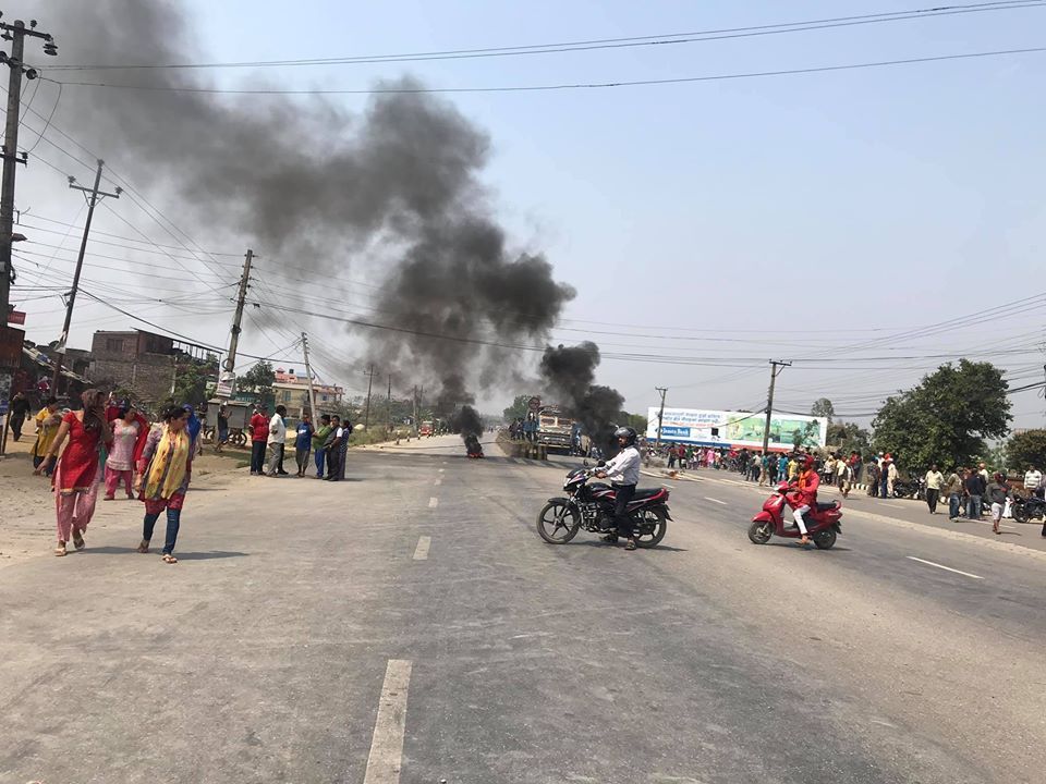 बोलेरोको ठक्करबाट किशोरको मृत्यु भएपछि चितवनमा तनाव, यातयात ठप्प