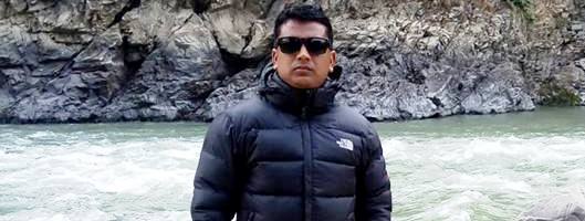 रामेछापमा विद्यार्थी नेता मनोज केसीको ‘बार्गेनिङ धन्दा’, व्यापारी भन्छन्,‘बालुवा मागेर हैरान पारे’ !