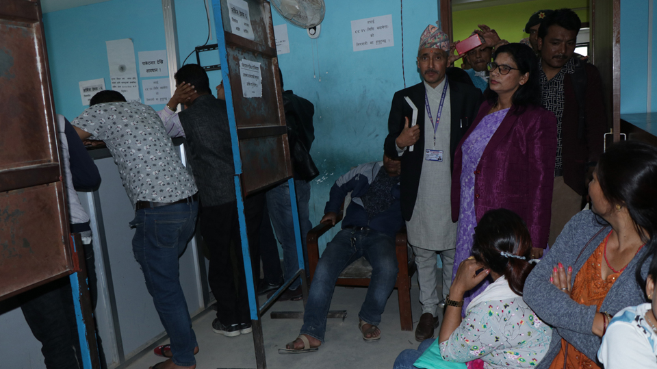 ‘के भनाैँ र खै तिमी हाँस है, मै बसौँला रोई’