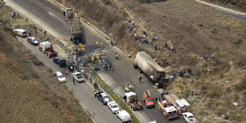 मोक्सिकोमा बस दुर्घटना, २१ जनाको मृत्यु
