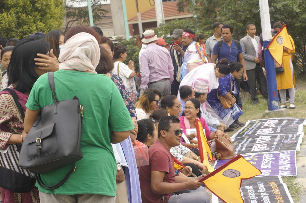 लालबाबु पण्डितको राजिनामा माग्दै माइतीघरमा वृहत प्रदर्शन