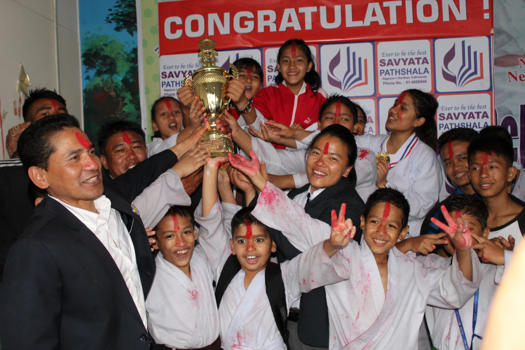 अन्तर विद्यालय स्तरिय  कराँते प्रतियोगिताको उपाधी बनस्थली इन्सटिच्यूटलाई