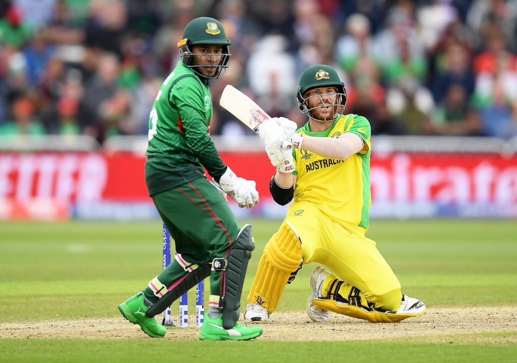 अस्ट्रेलियन ब्याट्सम्यान वार्नरको कीर्तिमानी ब्याटिङ, वंगलादेशसामु ३ सय ८२ रनको लक्ष्य