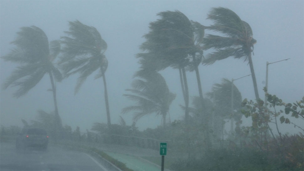 कैलाली र कञ्चनपुरमा भीषण हावाहुरीः एकको मृत्यु ४० घाइते, सैयौँ घरका छाना रहेनन् !