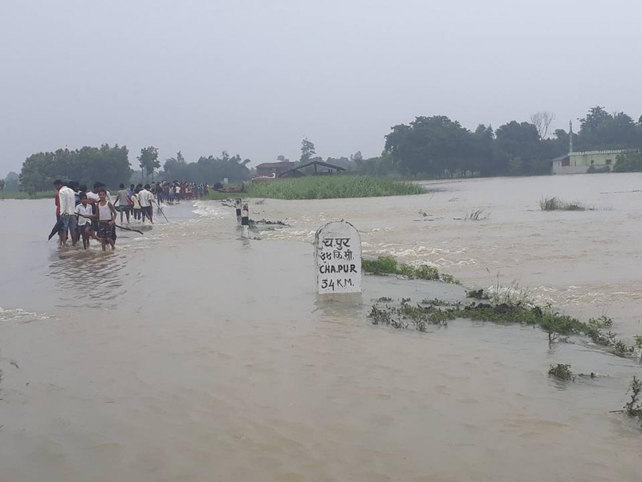 तीनदिन देखिको वर्षाले चन्द्रनिगाहपुर डुवानमा, रामेछापपमा पहिरो