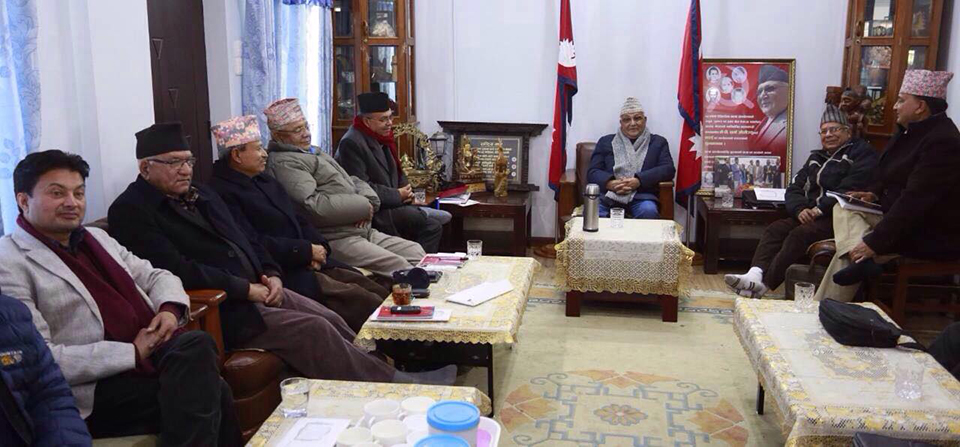 पार्टी एकता अन्तिम चरणमा पुग्दा बालुवाटारमा पुर्वएमालेको छुट्टै वैठक