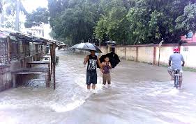 मकवानपुरमा भीषण वर्षा, बाटो अबरुद्ध, गाडीलाई खोलाले बगायो