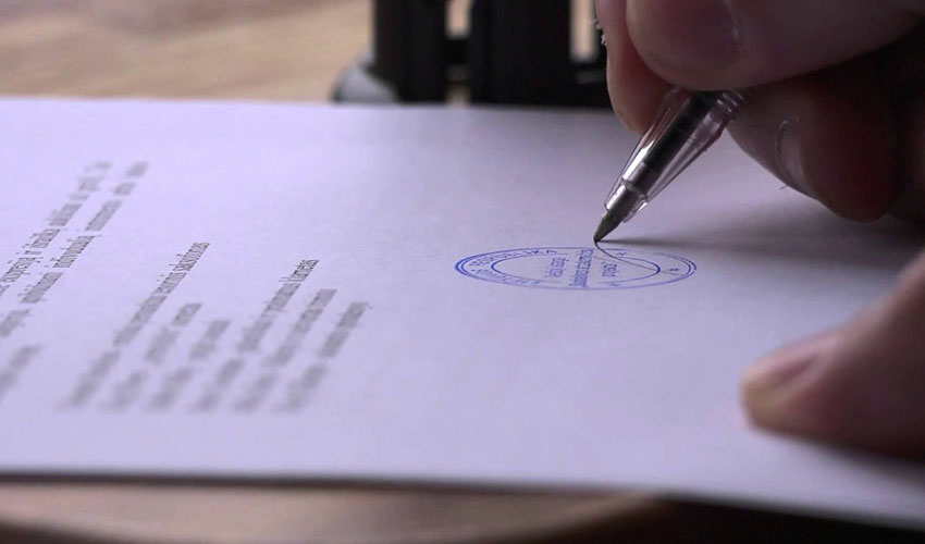 सरकारी कागज  कीर्ते गरेर शुल्क उठाउनेदेखि जग्गा नामसारी सम्मको अवैध काम गर्ने गिरोह नै पक्राउ