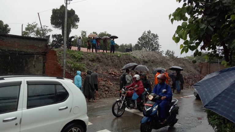 लगातारको वर्षाले सिंहदरबारको पर्खाल भत्कियो (फोटोफिचर)