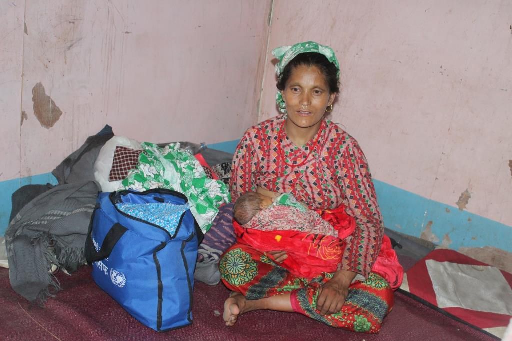 छोरी जन्मिएपछि घरबाट निकालिएकी पुतली महतारालाई घर फर्काईयो