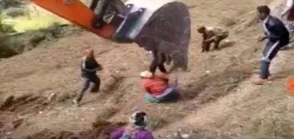 डोजर प्रकरणः बिना सम्झौता सडक खनिएको खुलासा