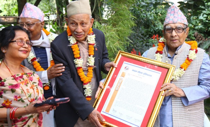 राष्ट्रकवि घिमिरेलाई मदन शिला स्रष्टा पुरस्कार