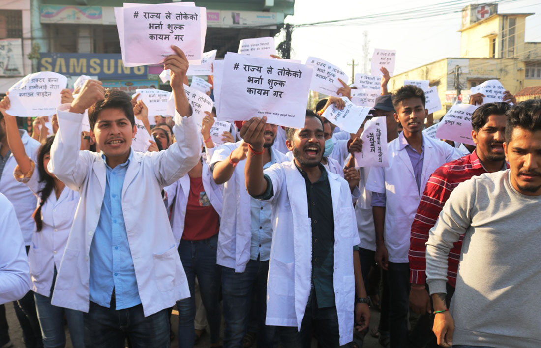 तोकिएको भन्दा बढी शुल्क फिर्ता माग्न गएका विद्यार्थी कुटिए