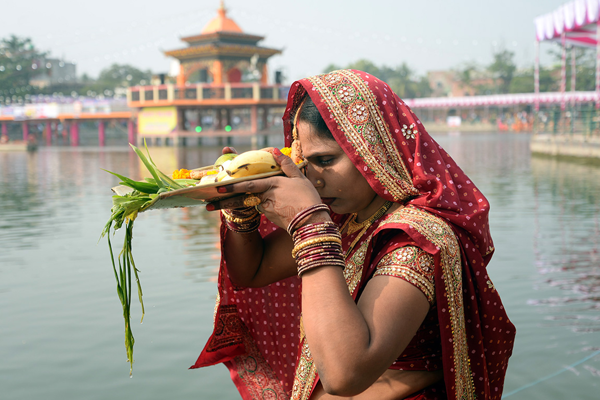उदाउँदो सूर्यलाई अर्घ्य दिएसँगै छठ पर्व सकियो