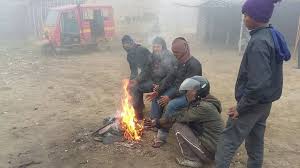 घुर तापेरै जाडो कटाउँछन् महोत्तरीका दलितहरु