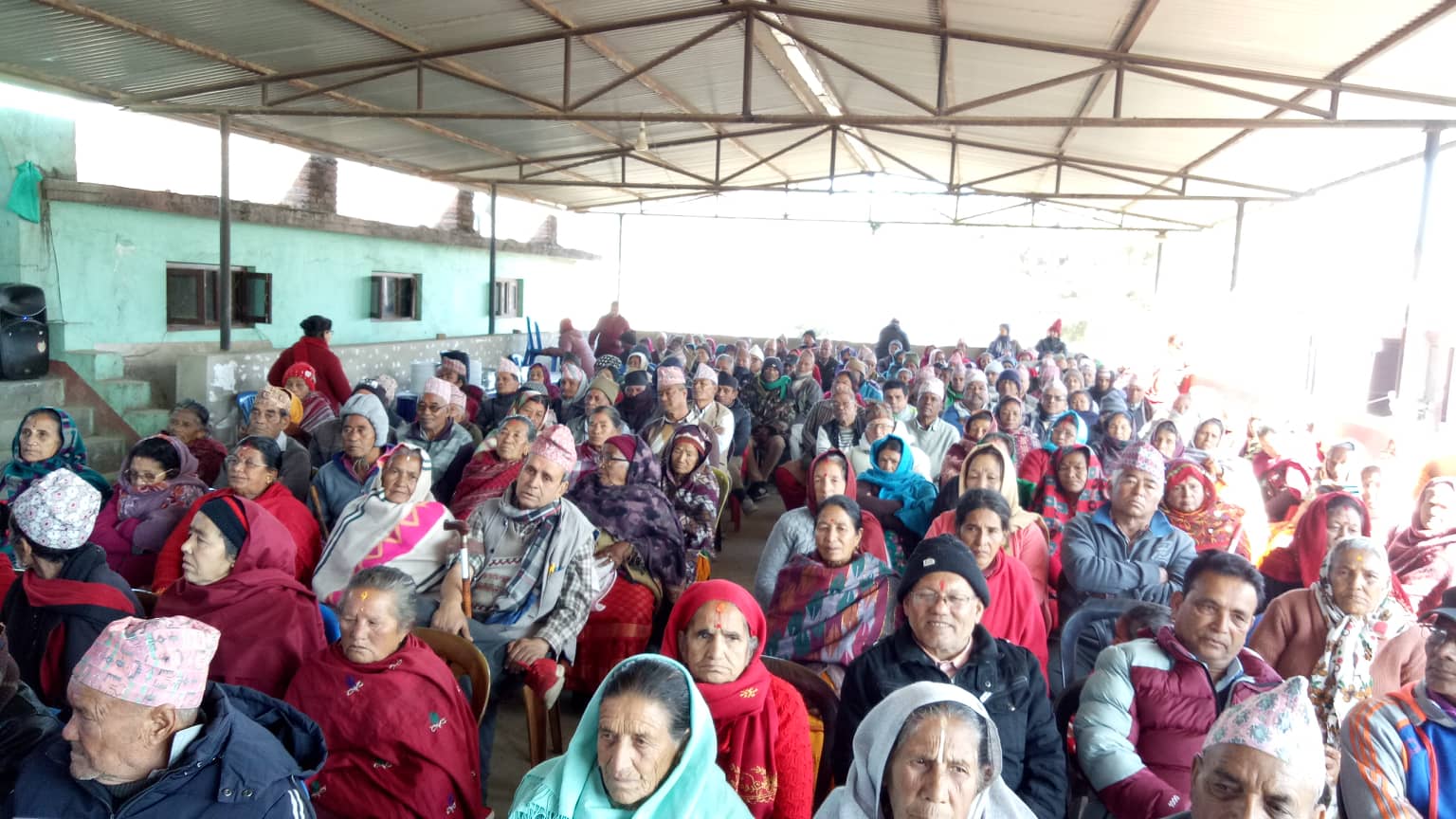 चन्द्रागिरिमा ३ सय १६ जना ज्येष्ठ नागरिकलाई न्यानो कपडा वितरण