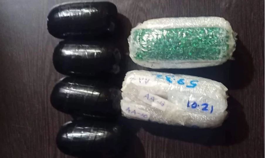विमानस्थलबाट दुई भारतीय पक्राउः पेटभित्र हिरा, क्यापसुल बनाएर सुनको तस्करी