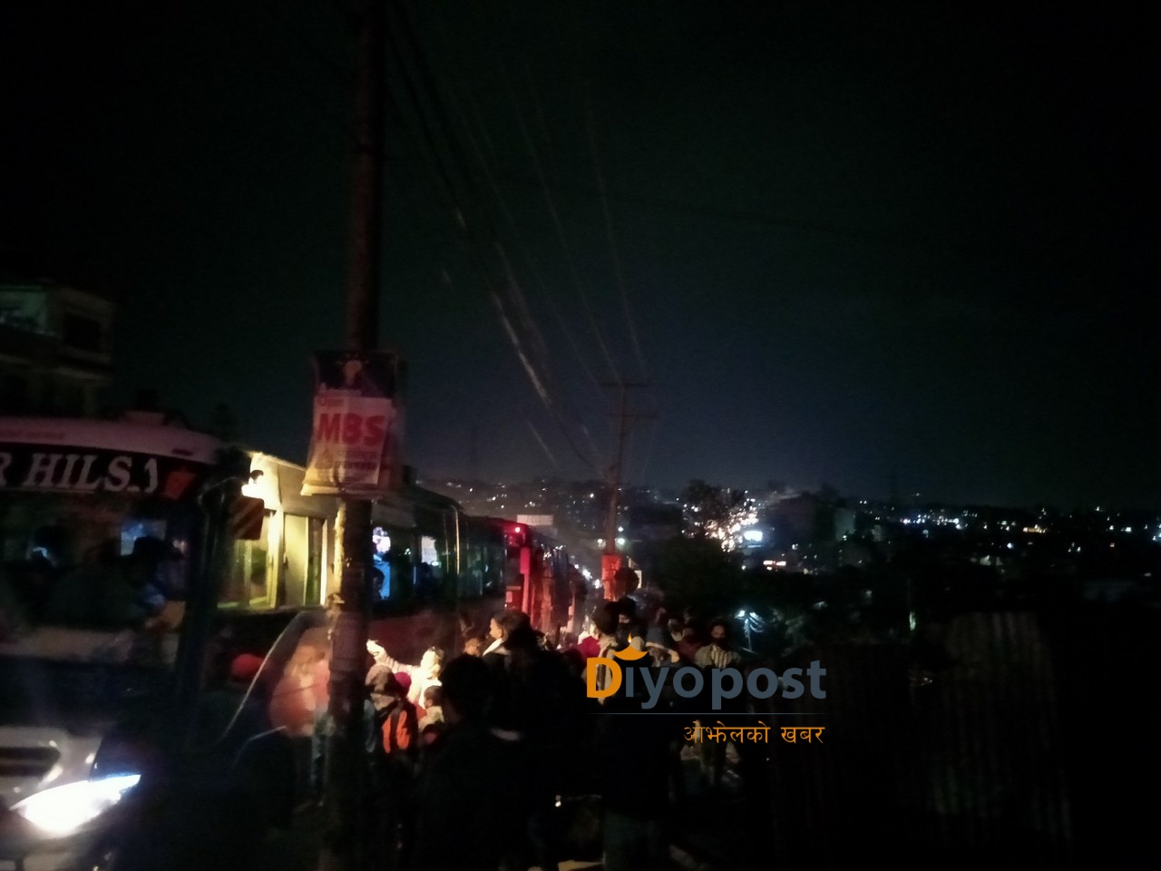 कोरोना त्रास : काठमाडौं छोड्नेको भिडभाडले कलंकीदेखि नैकापसम्म जाम (फोटोफिचर)