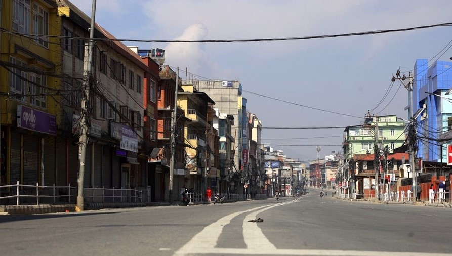 ‘नेपाल लकडाउन’ को प्रभावकारी कार्यान्वयनः सुनसान काठमाडौँ, चोकचोकमा प्रहरीको सक्रियता !