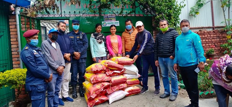 ‘शुक्रपथ सहकारी’द्वारा बृद्धा- आश्रम र बाल-अनाथालयलाई खाद्यान्न बितरण