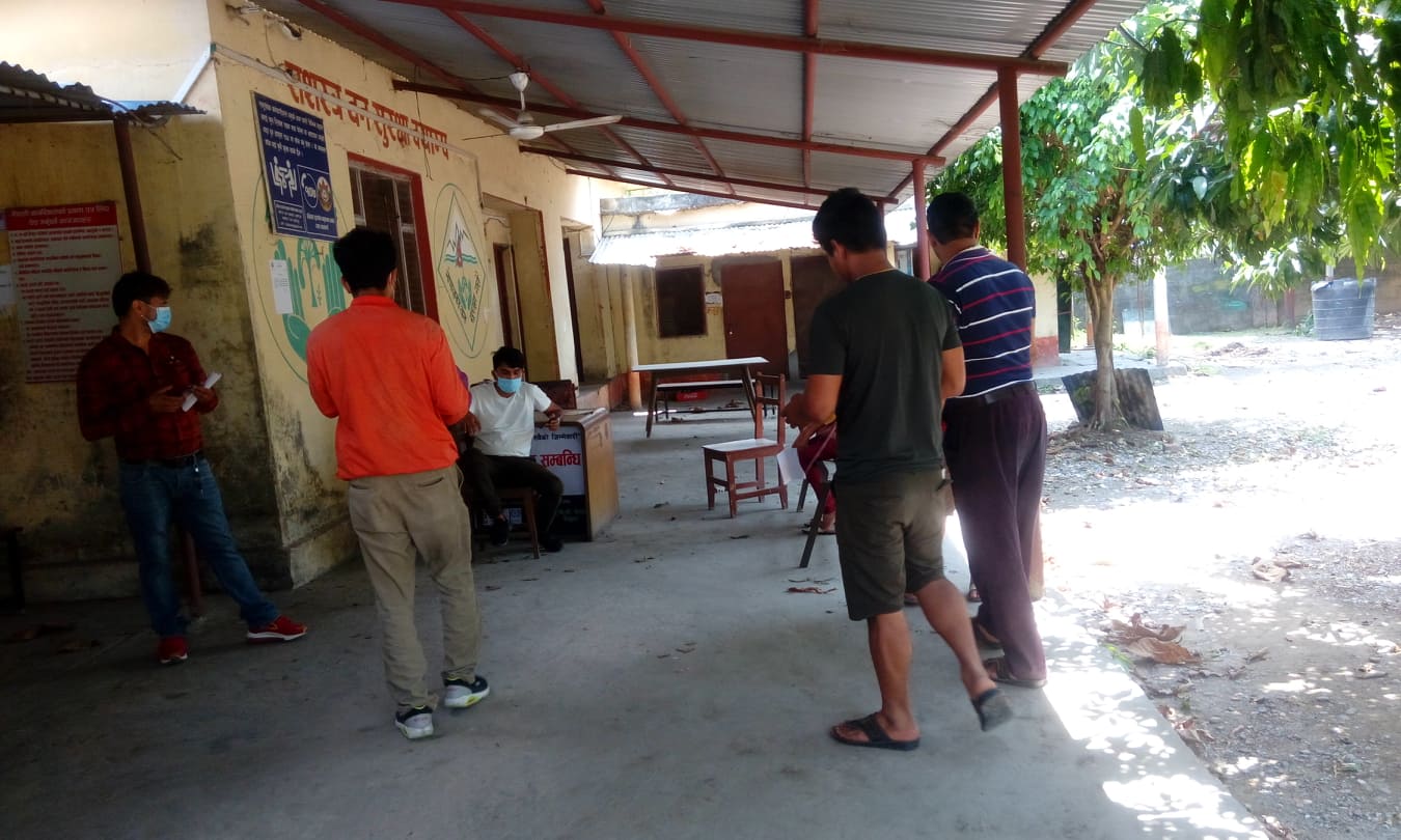 लकडाउनमा बुटवलका मजदुर : अस्पतालमा भर्ना भएका बिरामी बुवालाई भेट्न समेत पाएनन्