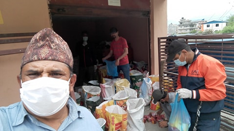 नेपाल इन्जिनियरिङ कलेजद्वारा आफ्ना विद्यार्थीलाई राहत वितरण
