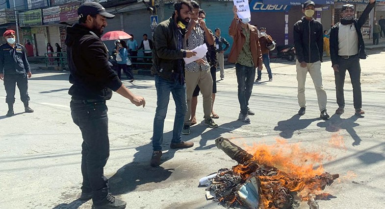 नेपाली भूमिमा भारतले सडक बनाएपछि पोखरामा भारतीय प्रधानमन्त्री मोदीको पुत्ला जल्यो