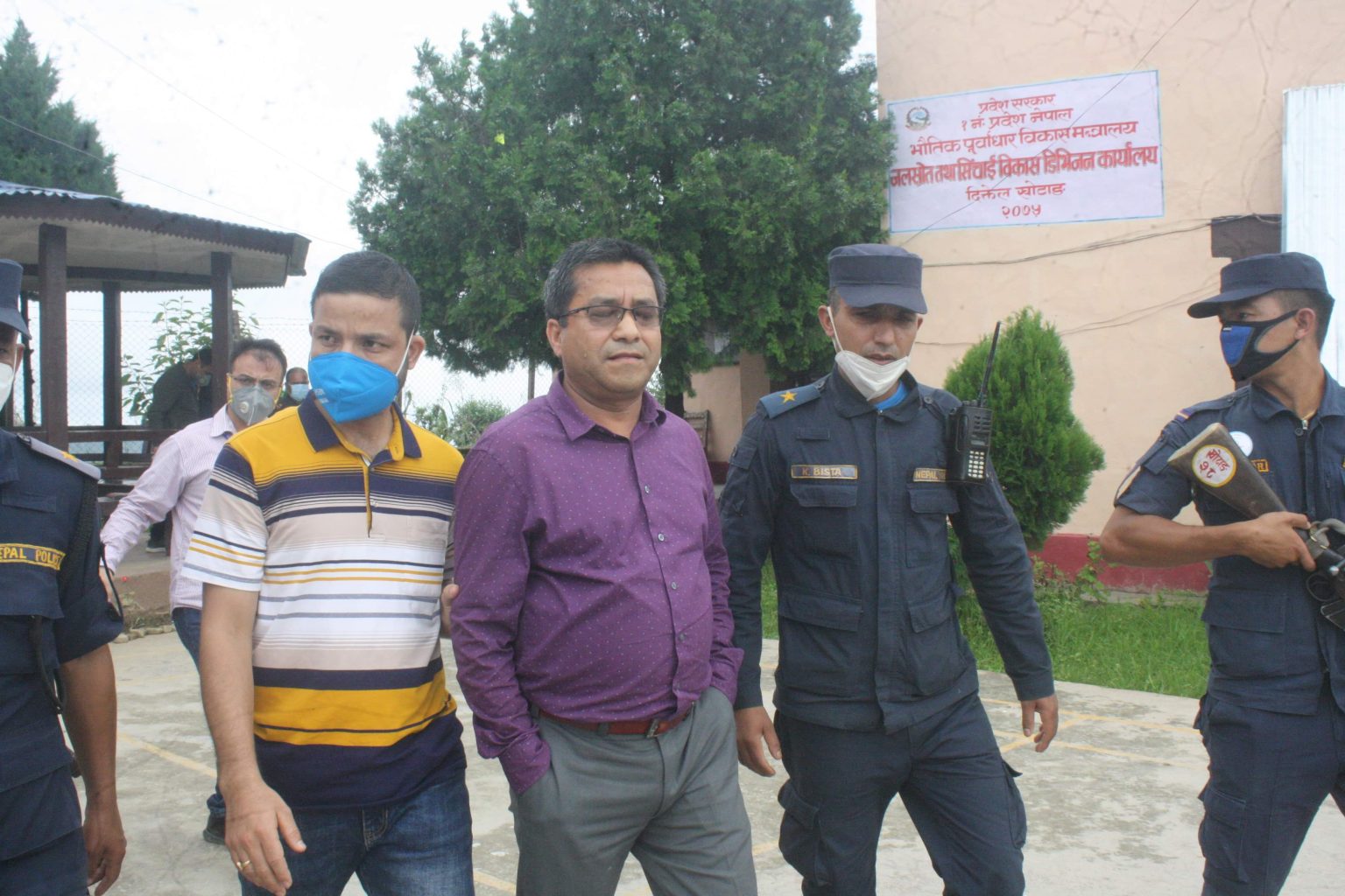 नारायणकाजी श्रेष्ठ घुससहित पक्राउ