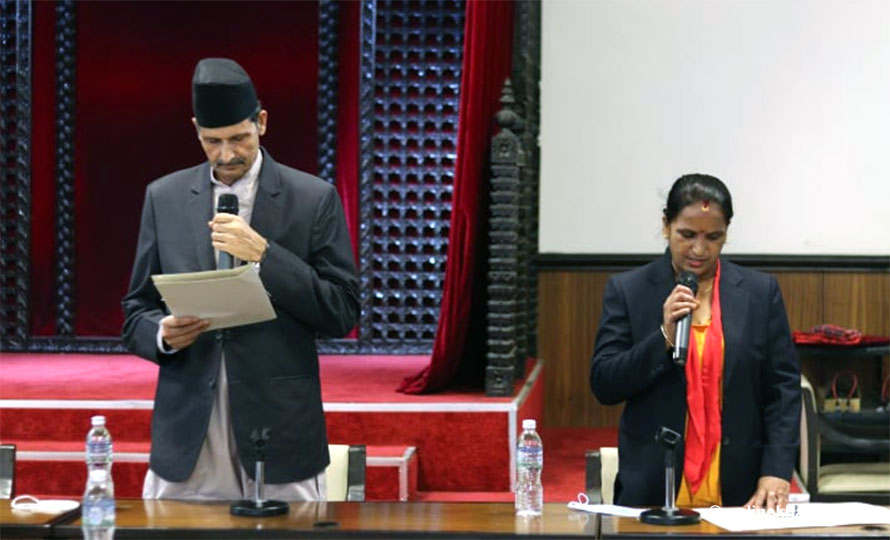 सांसद लिलादेवि सिटौलाले लिईन् शपथ