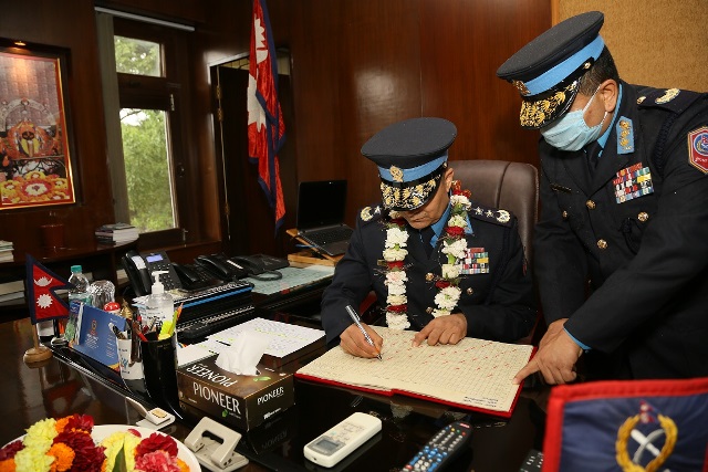 नवनियुक्त प्रहरी महानिरिक्षक शैलेश थापा क्षेत्रीद्धारा पदभार ग्रहण