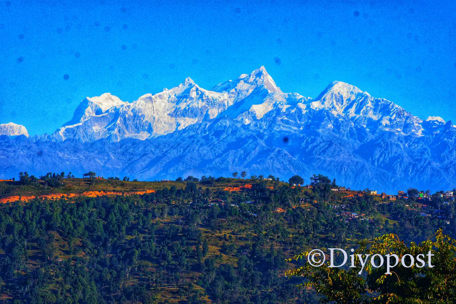 धादिङको मैदीबाट देखिने मनोरम हिमश्रृङ्खलाहरु (फोटो फिचर)