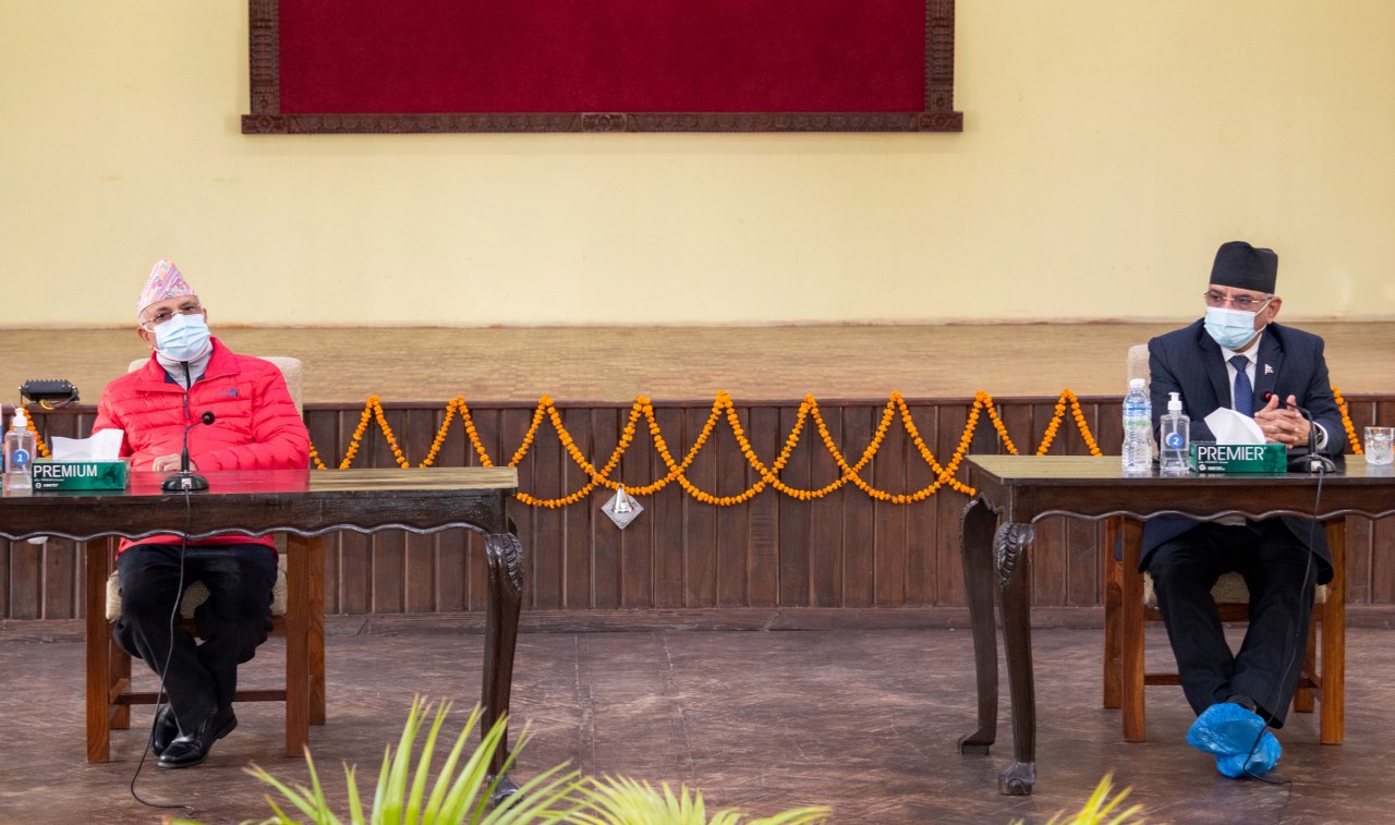 प्रचण्डसँगको छलफलपछि प्रधानमन्त्री ओलीसमेत सहभागी भएर सचिवालय बैठक शुरु