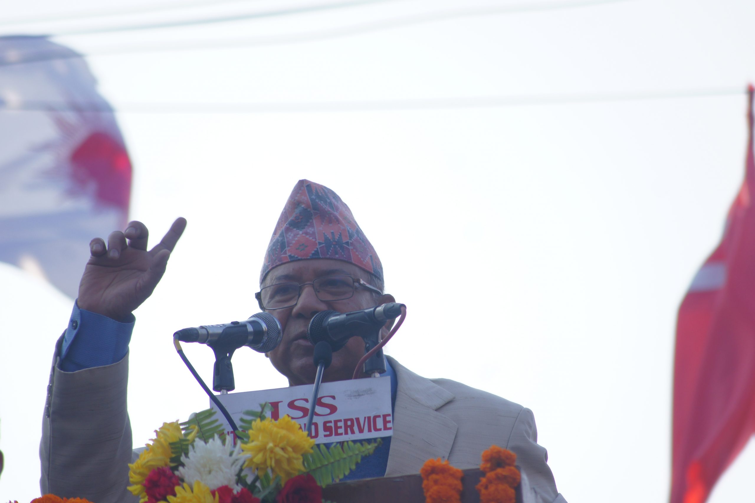 ‘आम नेपाली जनताले भनिरहेका छन् केपी ओलीलाई धिक्कार छ’ : माधव कुमार नेपाल