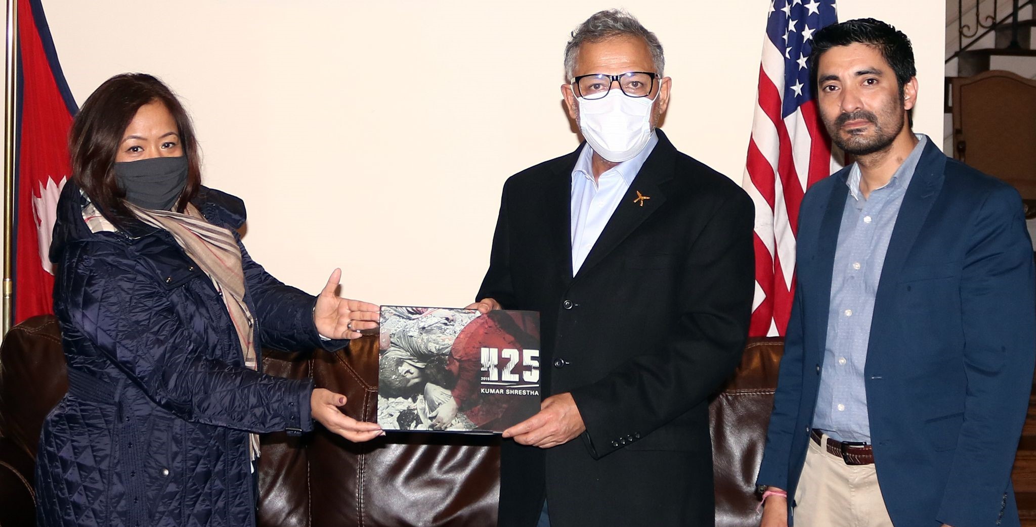 २०७२ वैशाख १२ को महाभूकम्पको तस्विर पुस्तक अमेरिकामा सार्वजनिक