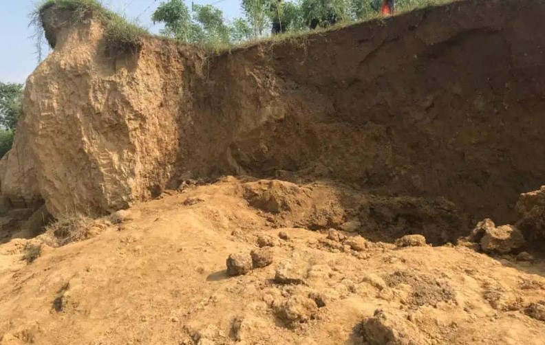 माटोको ढिस्कोले पुरिएर कैलालीमा ३ जनाको मृत्यु !