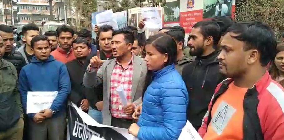 मुल्यबृद्धि विरुद्ध अनेरास्ववियुद्वारा आयल निगम घेराउ