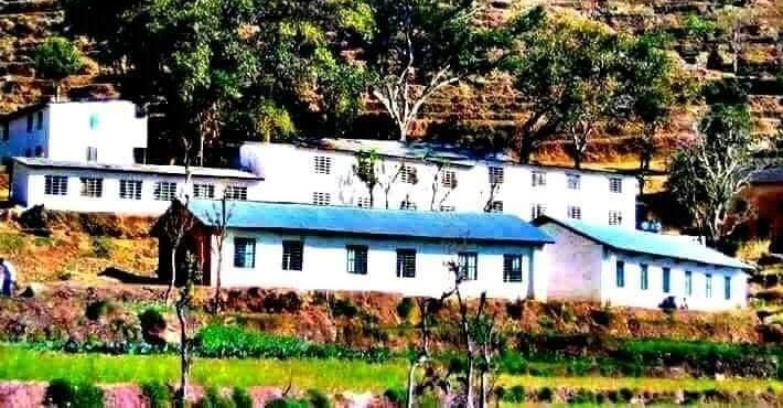 विद्यालय नै बन्द गरेर धादिङ धुवाँकोटका शिक्षक नेपाली कांग्रेसको जुलुशमा (भिडियोसहित)