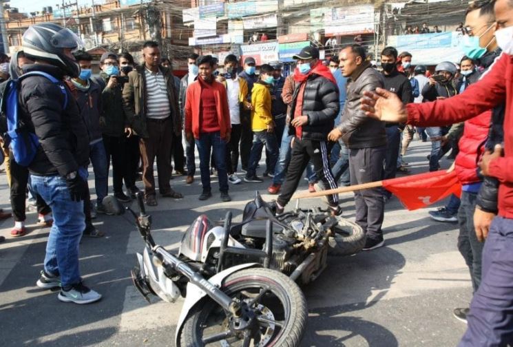 कोटेश्वरमा प्रहरी र बन्दकर्ताबीच झडप