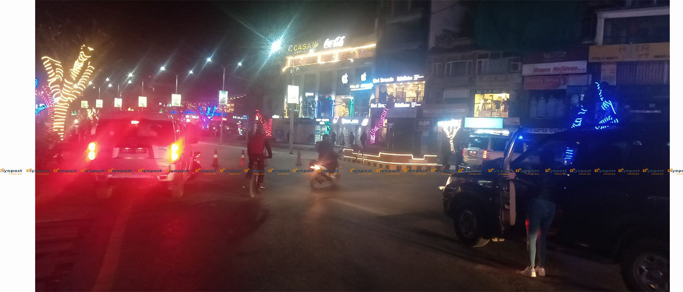 ओली समुहको सभास्थल बनाउन दरबारमार्गमा डिभाइडर हटाइयो, यातायात अवरुद्ध !