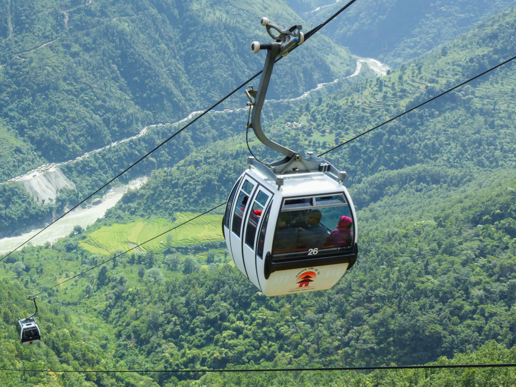 मनकामना मन्दिरमा केबुलकार बन्द गर्दै