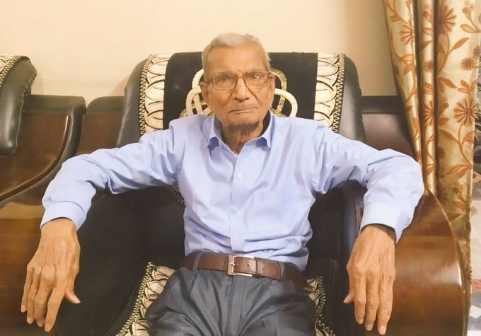 ‘बाँच्नु पर्ने उमेर बाँचिसके’ भन्दै आफू भर्ना भएको बेड दिए युवालाइ